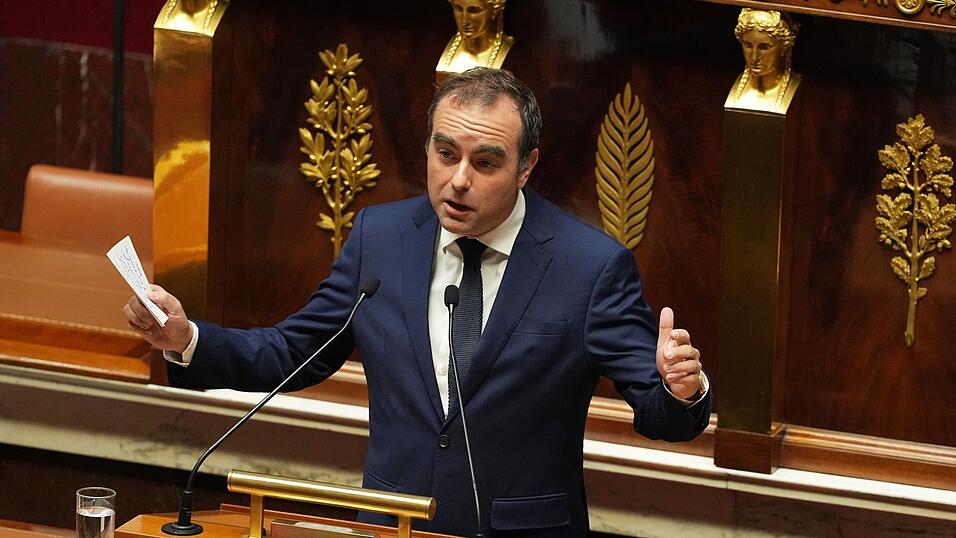 Der französische Premierminister Sébastien Lecornu wurde bei den Misstrauensvoten von den Parteien der Mitte, fast allen Republikanern und von einer großen Mehrheit der Sozialisten unterstützt. Der französische Premierminister Sébastien Lecornu wurde bei den Misstrauensvoten von den Parteien der Mitte, fast allen Republikanern und von einer großen Mehrheit der Sozialisten unterstützt.