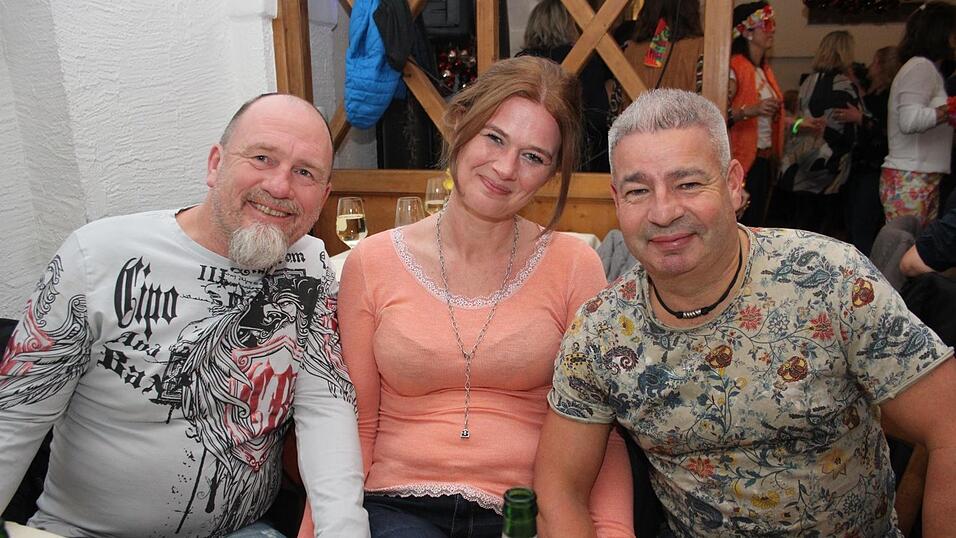 In der Landshuter Weinstube Isarklause fand am Samstag eine Schlagerparty statt. In der Landshuter Weinstube Isarklause fand am Samstag eine Schlagerparty statt.