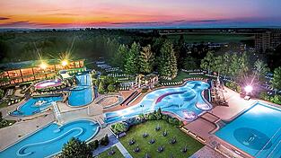 Die Johannesbad-Therme in Bad Füssing erhält, anders als die fünf öffentlich-betriebenen Thermen in Niederbayern, keine Subventionen. Die Johannesbad-Gruppe klagt für eine Gleichstellung.