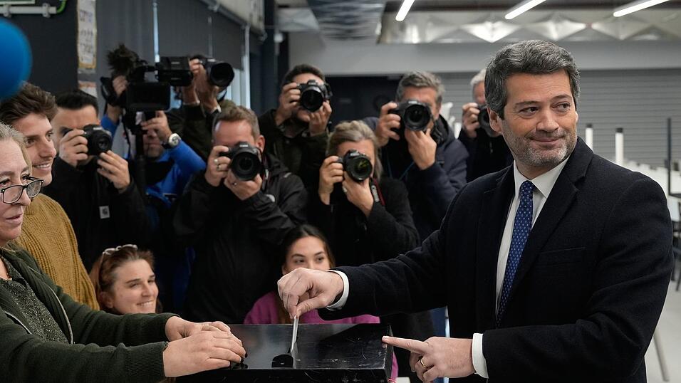 Der Rechtspopulist André Ventura räumte seine Niederlage bei der Stichwahl ein. Der Rechtspopulist André Ventura räumte seine Niederlage bei der Stichwahl ein.