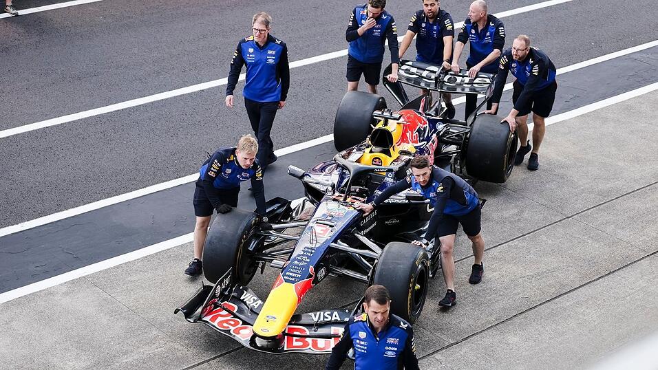 Der Dienstwagen von Max Verstappen ist in dieser Saison bisher deutlich zu langsam. Der Dienstwagen von Max Verstappen ist in dieser Saison bisher deutlich zu langsam.