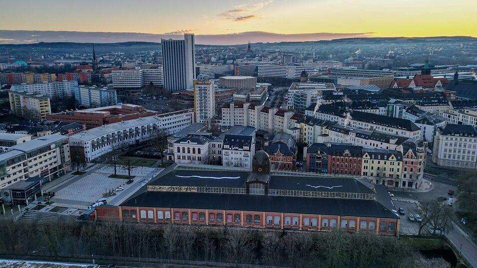 Chemnitz ist die viertgrößte Stadt in Ostdeutschland. Chemnitz ist die viertgrößte Stadt in Ostdeutschland.