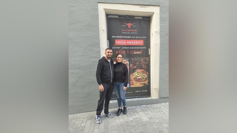 Volkan und Feride Gök vor dem Lo Cantina.