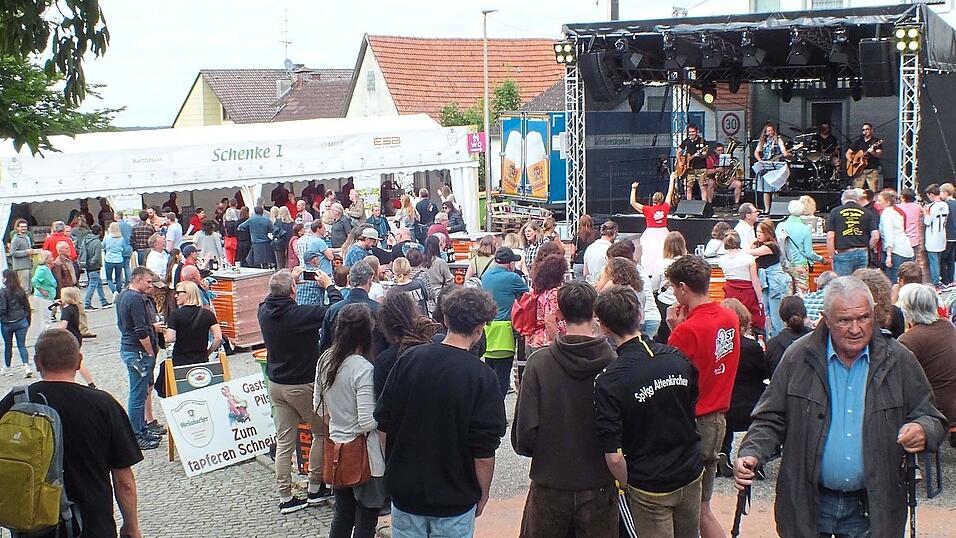 Alle zwei Jahre findet das Hallertauer Bierfestival in Attenkirchen statt. Das erste Fass wird am kommenden Freitag angezapft. Alle zwei Jahre findet das Hallertauer Bierfestival in Attenkirchen statt. Das erste Fass wird am kommenden Freitag angezapft.