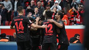 Leverkusen jubelt &uuml;ber das 5:3 gegen Wolfsburg.