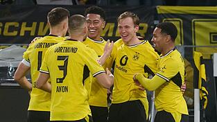 Maximilian Beier (2.v.r.) schoss das Siegtor f&uuml;r den BVB.