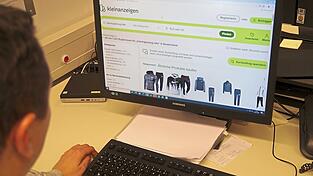 Über das Portal 'kleinanzeigen.de' soll der Angeklagte einen Trainingsanzug zum Verkauf angeboten, das Geld dafür kassiert, die Ware dann aber nie verschickt haben. Über das Portal 'kleinanzeigen.de' soll der Angeklagte einen Trainingsanzug zum Verkauf angeboten, das Geld dafür kassiert, die Ware dann aber nie verschickt haben.