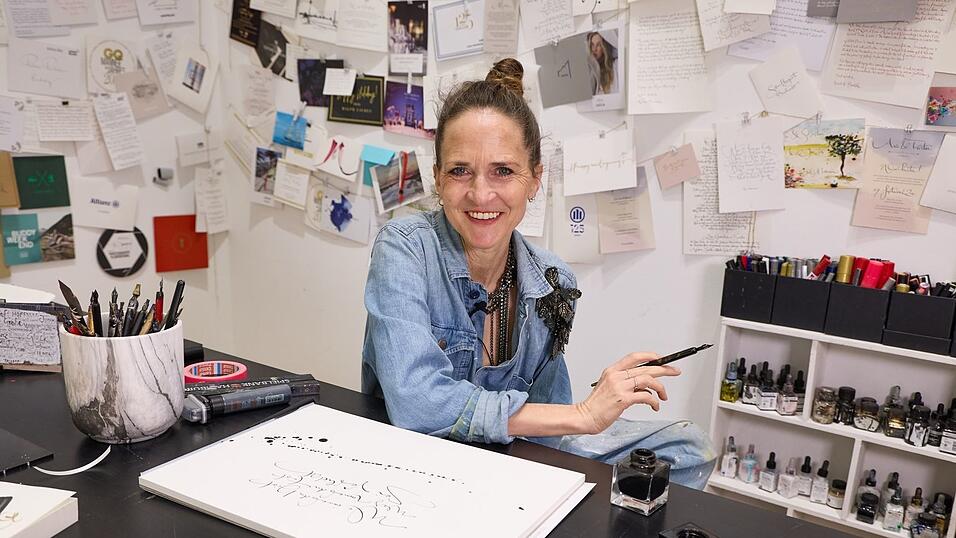 Handschmerzen kennt die Performance-K&uuml;nstlerin nicht, sagt sie. Wenn sie einmal loslege, sei sie einfach im Flow.