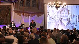 Im Historischen Reichssaal nahmen etwa 200 Menschen mit einem Benefizkonzert noch einmal Abschied. Der Erlös soll in wichtige soziale Projekte fließen. Ganz im Sinne von Reinhard Kellner.
