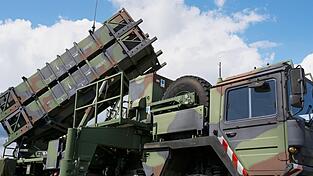Ein MIM-104-Patriot-Flugabwehrsystem: Deutschland hat der Ukraine bereits drei solcher Systeme geliefert und liefert jetzt zwei weitere, damit Kiew sich besser gegen russische Angriffe verteidigen kann.