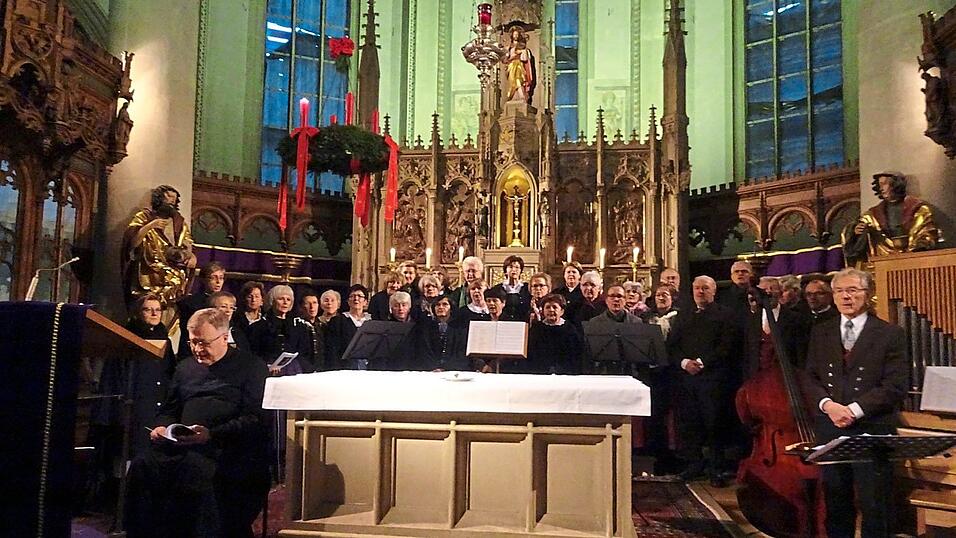 P&uuml;nktlich zum ersten Advent wird in der Stadtpfarrkirche schon seit den 70er Jahren das Adventssingen abgehalten.