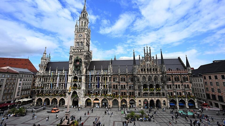 Auf dem Münchner Marienplatz vor dem Neuen Rathaus soll die Kundgebung am Sonntag stattfinden. (Archivfoto) Auf dem Münchner Marienplatz vor dem Neuen Rathaus soll die Kundgebung am Sonntag stattfinden. (Archivfoto)