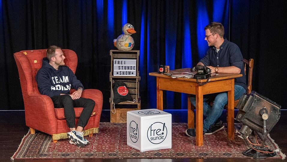 Tobi quatscht mit Flo von der Freistunde über 'bierfeste' Sneaker und seine Zusammenarbeit mit Adidas.