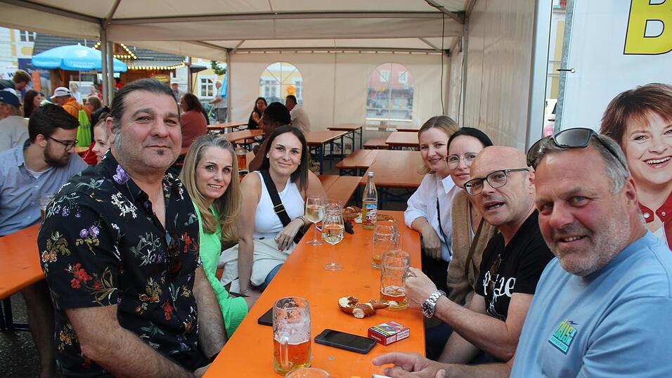 Viele Landshuter genossen ihren Freitagabend auf dem Bismarckplatzfest.