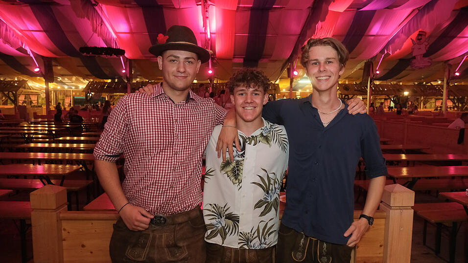 Die Partybilder vom Dienstag, 15. August 2023, aus dem Festzelt Reisinger. Die Partybilder vom Dienstag, 15. August 2023, aus dem Festzelt Reisinger.