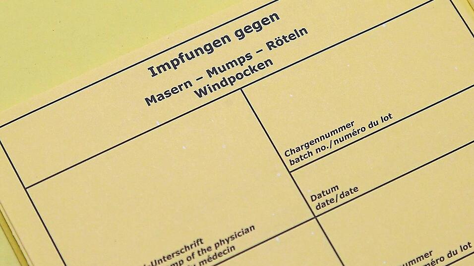 Der Vilsbiburger Allgemeinarzt soll in seiner Praxis 1.290 Masern-Mumps-R&ouml;tel-Impfungen bescheinigt haben, ohne diese verabreicht zu haben. Aus dem Kollegenkreis ist zu h&ouml;ren, dass der Beschuldigte als Impfgegner gilt und sogar vor Schutzimpfungen gewarnt haben soll.