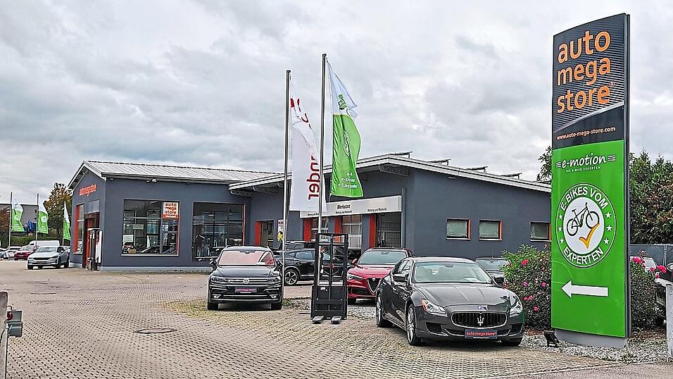 Die Zufahrt zum Areal in der Meisenstraße. Hinter dem Autohaus befindet sich das Radlgeschäft. Die Zufahrt zum Areal in der Meisenstraße. Hinter dem Autohaus befindet sich das Radlgeschäft.