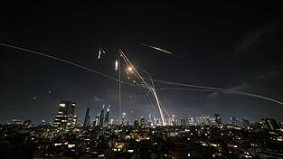 Israels Luftabwehr im Einsatz gegen iranische Raketen. (Archivbild)
