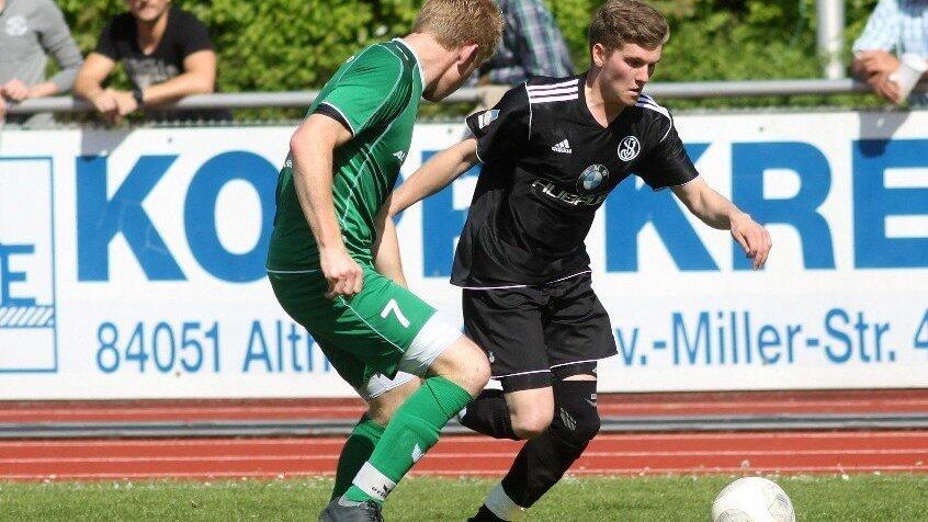 Die SpVgg Landshut schenkte gegen Rosenheim eine 2:0 Führung wieder her (Foto: Herrmann). Die SpVgg Landshut schenkte gegen Rosenheim eine 2:0 Führung wieder her (Foto: Herrmann).
