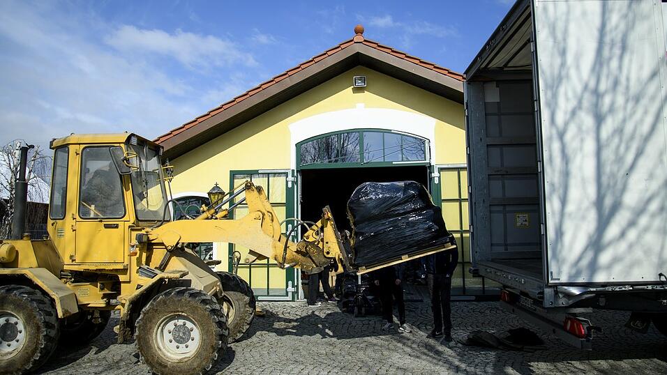 Das Team der Hilfsaktion wei&szlig; genau, welche Ware vor Ort in der Ukraine gebraucht wird.