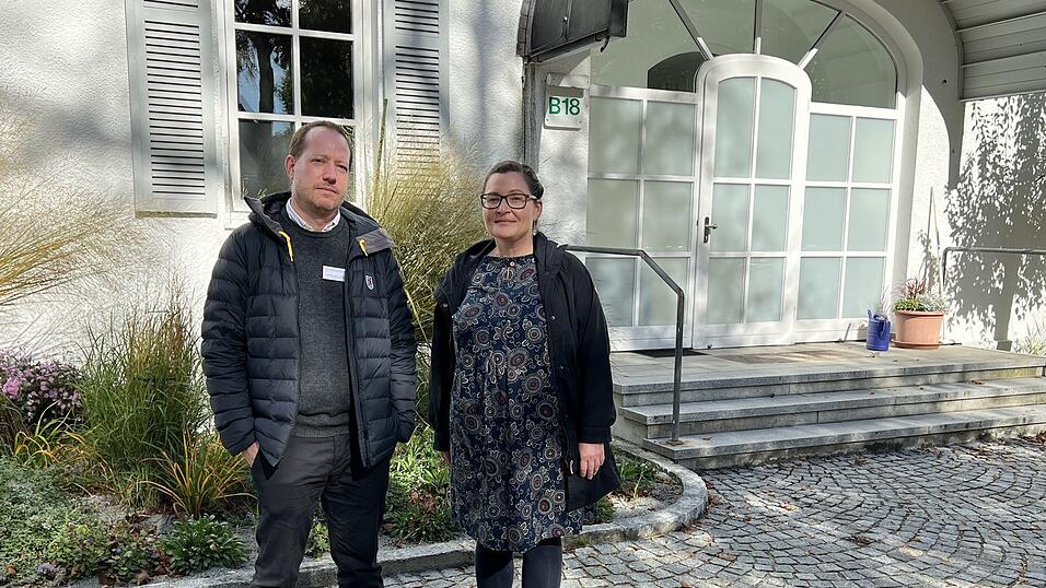 Professor Johannes Hamann, Ärztlicher Leiter des BKH Mainkofen, und die stellvertretende Chefärztin der Forensik, Dr. Monika Vilsmeier, standen unserer Zeitung in einem ausführlichen Gespräch Rede und Antwort. Professor Johannes Hamann, Ärztlicher Leiter des BKH Mainkofen, und die stellvertretende Chefärztin der Forensik, Dr. Monika Vilsmeier, standen unserer Zeitung in einem ausführlichen Gespräch Rede und Antwort.