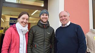 Dr. Korbinian Groß (Mitte) ist der neue Eigentümer von Stadtplatz 31. Dr. Korbinian Groß (Mitte) ist der neue Eigentümer von Stadtplatz 31.