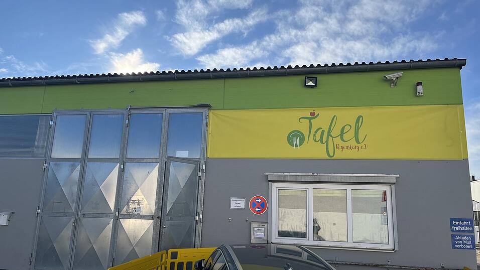 Bei der Regensburger Tafel k&ouml;nnen sich bed&uuml;rftige Menschen Lebensmittel abholen, wenn sie eine Berechtigungs-Karte haben. Ich habe dort mit Menschen gesprochen, die anders als ich tats&auml;chlich jeden Monat Geldsorgen haben.