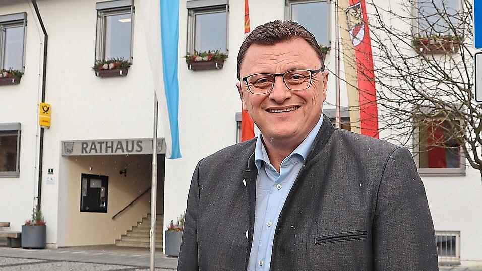 Günter Baumgartner ist mit Leib und Seele ehrenamtlicher Bürgermeister. Trotzdem würde er das Rathaus in Bad Birnbach - dem Sitz der Verwaltungsgemeinschaft, der seine kleine Gemeinde Bayerbach angehört, - gerne gegen den Bundestag tauschen.