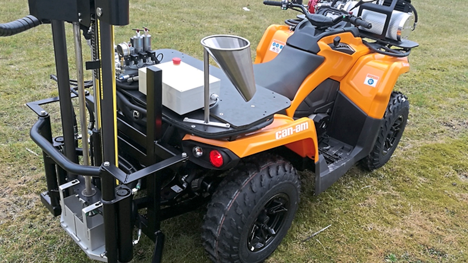 Ein mobiles Ger&auml;t zur Entnahme von Bodenproben.