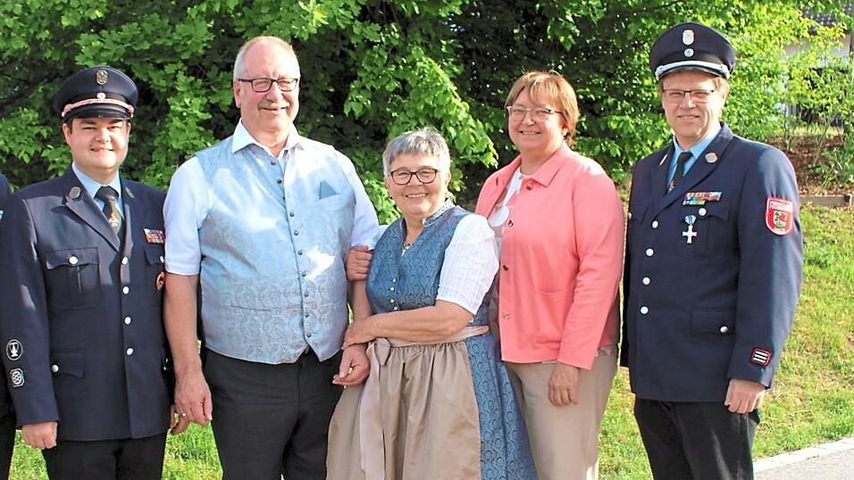 Anneliese und Dieter Schwank feierten Goldene Hochzeit. Anneliese und Dieter Schwank feierten Goldene Hochzeit.