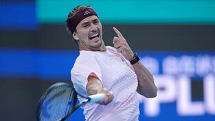 Alexander Zverev kassiert eine bittere Niederlage gegen Novak Djokovic. Alexander Zverev kassiert eine bittere Niederlage gegen Novak Djokovic.