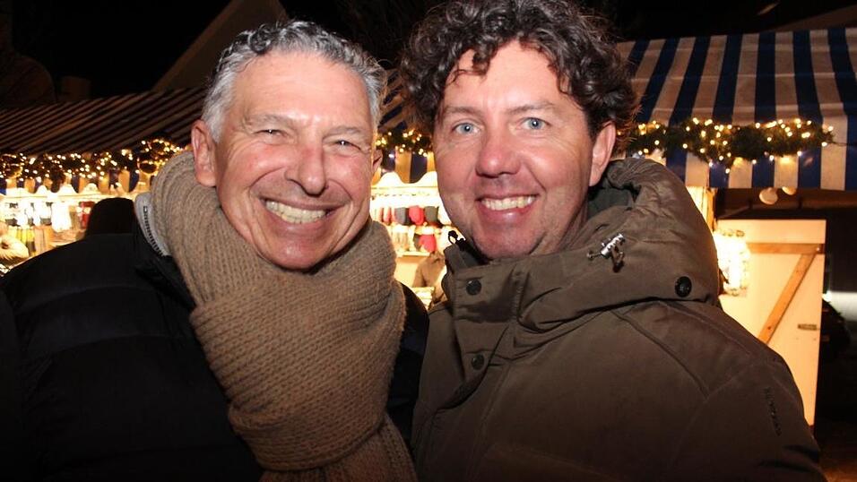 Die Perchtengruppe 'Frisinger Fratz'n' trat am Mittwochabend auf dem Landshuter Christkindlmarkt auf. Die Perchtengruppe 'Frisinger Fratz'n' trat am Mittwochabend auf dem Landshuter Christkindlmarkt auf.