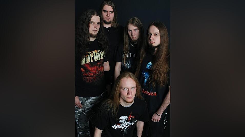 Die Band 'Burden of Life': (v. l.: Christian Kötterl, Tobias Haimerl, Michael Schafberger, Matthias Babl und Karl Arnold Bodarwé (vorne)