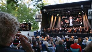 Das Open-Air-Konzert gehört inzwischen zur Festspiel-Tradition. Das Open-Air-Konzert gehört inzwischen zur Festspiel-Tradition.
