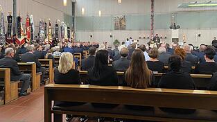 Eine große Trauergemeinde fand sich in der Kirche ein.