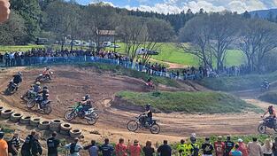 Wer die meisten Runden bei der Motocross-Strecke schaffte, der gewann das Rennen. Wer die meisten Runden bei der Motocross-Strecke schaffte, der gewann das Rennen.
