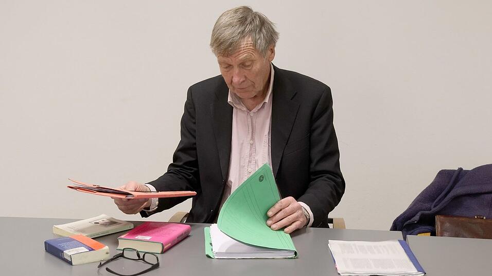 Ernst Hörmann aus Bayern stand in einem Berufungsverfahren erneut vor Gericht, weil er als Mitglied der Klimaschutzgruppe Letzte Generation an zwei Pumpstationen eine Ölleitung von Rostock zur Raffinerie im brandenburgischen Schwedt abgesperrt beziehungsweise dies versucht hatte.