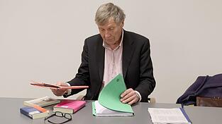 Ernst Hörmann aus Bayern stand in einem Berufungsverfahren erneut vor Gericht, weil er als Mitglied der Klimaschutzgruppe Letzte Generation an zwei Pumpstationen eine Ölleitung von Rostock zur Raffinerie im brandenburgischen Schwedt abgesperrt beziehungsweise dies versucht hatte.