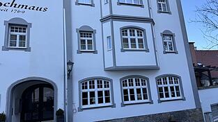 Erst hie&szlig; es, das geschlossene Viechtacher Restaurant Akropolis ziehe in das Hotel Schmaus am Stadtplatz. Stattdessen er&ouml;ffnet nun ein griechisches Wirtspaar aus Frauenau hier ihr griechisches Restaurant.