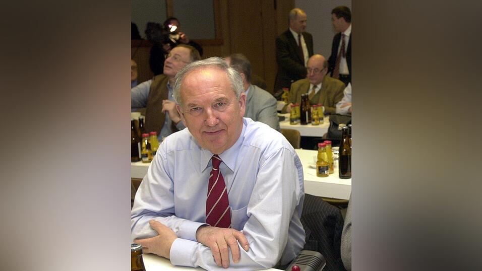 Ingo Friedrich ist überzeugt: Nicht mal eine französische Präsidentin Marie Le Pen würde die EU sprengen. Ingo Friedrich ist überzeugt: Nicht mal eine französische Präsidentin Marie Le Pen würde die EU sprengen.