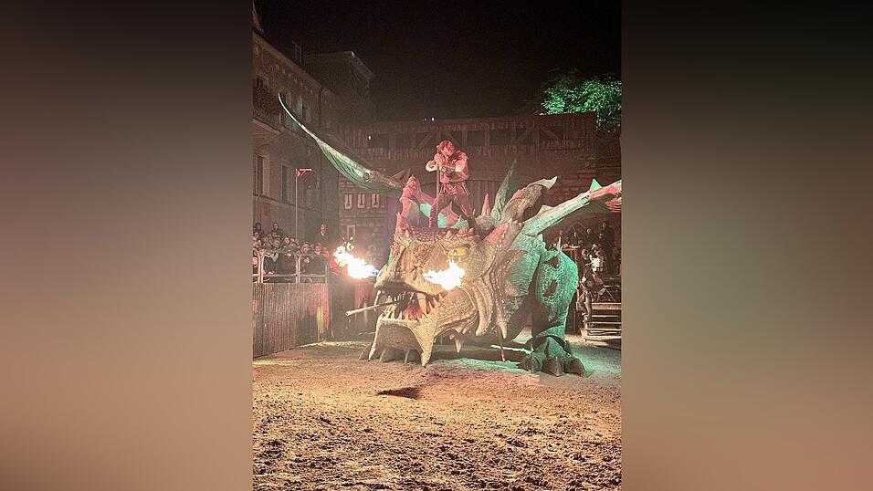Eindr&uuml;cke von der Gruppe 'blau', die am Freitagabend die Drachenstich-Premiere gespielt hat.
