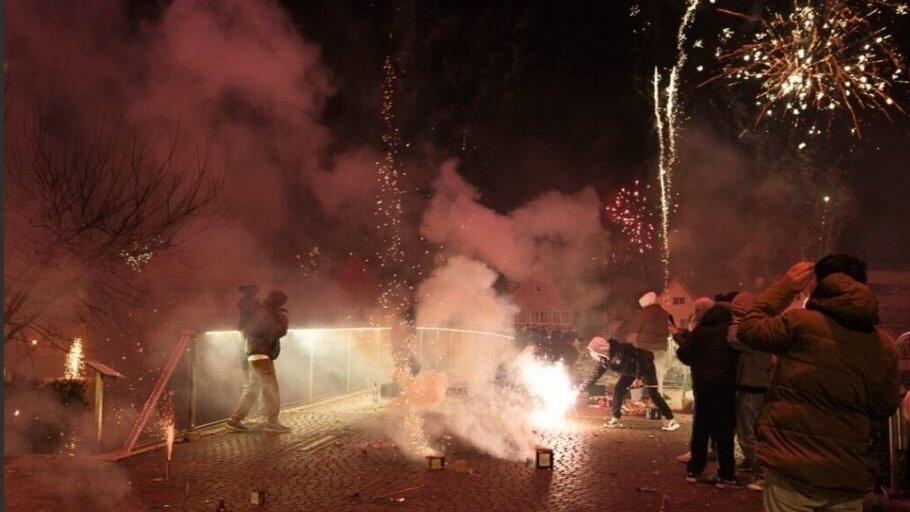 In Rottenburg lie&szlig; man es ordentlich krachen. Bereits am 30. Dezember wurde ein 14-J&auml;hriger von einer Rakete an der Hand verletzt.