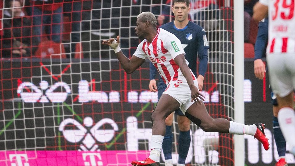 Ragnar Ache feiert sein tolles Fallrückziehertor zum Kölner 1:0. Ragnar Ache feiert sein tolles Fallrückziehertor zum Kölner 1:0.