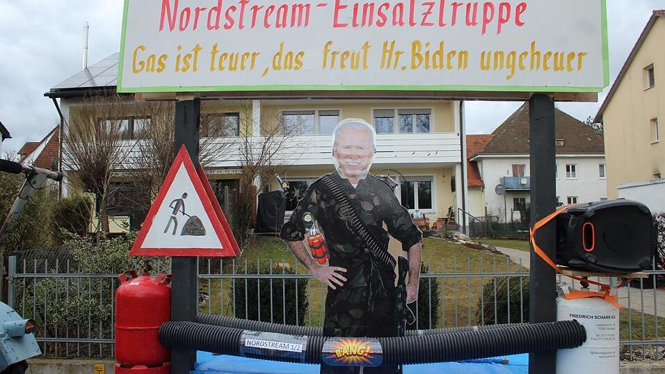 Viele Faschings-Fans haben sich am Samstag den Umzug in Langenbach angesehen. Viele Faschings-Fans haben sich am Samstag den Umzug in Langenbach angesehen.