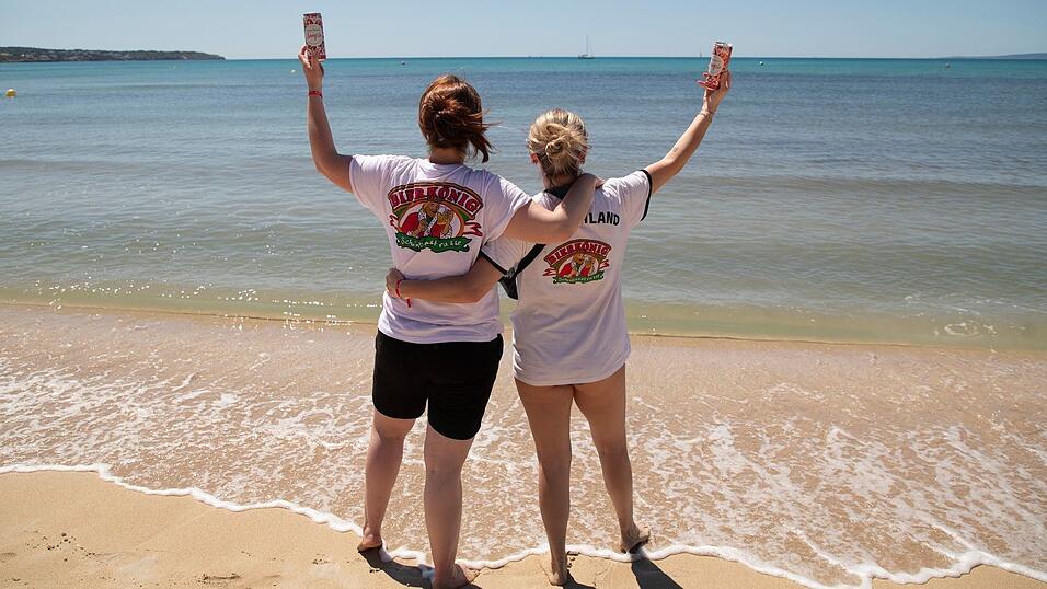 Sehnsucht nach Sonne, Strand und Urlaub auf der Insel. Sehnsucht nach Sonne, Strand und Urlaub auf der Insel.