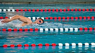 Beim Kraulen kommt es auf die richtige Atemtechnik an. Beim Kraulen kommt es auf die richtige Atemtechnik an.