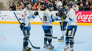 Fabian Hillmeier, Florian Meichel und Alexander Ernst (v.l.) freuen sich &uuml;ber drei Punkte.