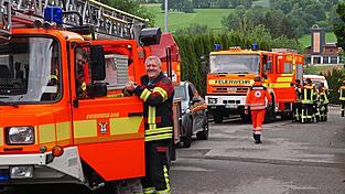 Ein gro&szlig;es Feuerwehr-Aufgebot konnte am Sp&auml;tnachmittag des Sonntags wieder abr&uuml;cken. Der Feuerwehreinsatz beschr&auml;nkte sich auf das Entl&uuml;ften der R&auml;umlichkeiten.