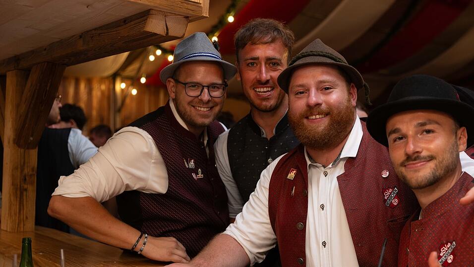 Die Partybilder vom Samstag, 8. August, aus dem Festzelt Greindl. Die Partybilder vom Samstag, 8. August, aus dem Festzelt Greindl.