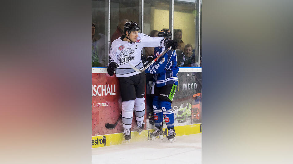 Die Straubing Tigers hatten die Thomas Sabo Ice Tigers N&uuml;rnberg zu Gast.